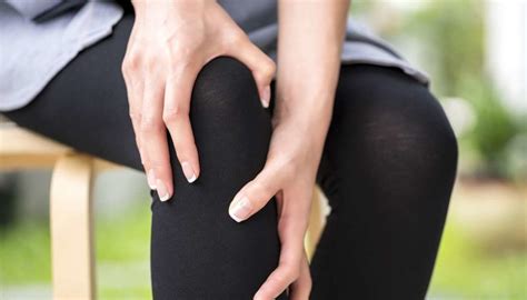 Knee buckling: Causes, exercises, and treatment