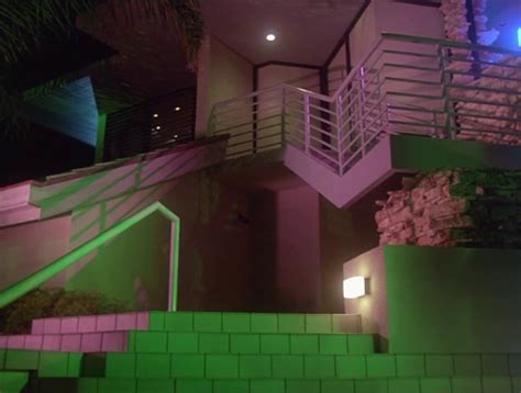 Neon Lights - Episode screenshots - The Miami Vice Community