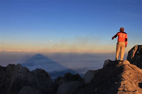 Climbing The Merapi Volcano, Indonesia - Story & Virtual Tour