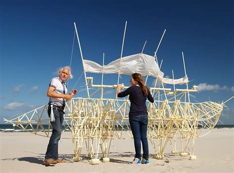 Dutch Artist Creates Wind-Powered Walking Sculptures | Bored Panda