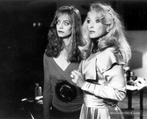 Death Becomes Her - Publicity still of Meryl Streep & Goldie Hawn