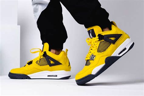 【国内配送】 〈新品〉Nike Air Jordan 4 "Tour Yellow" asakusa.sub.jp