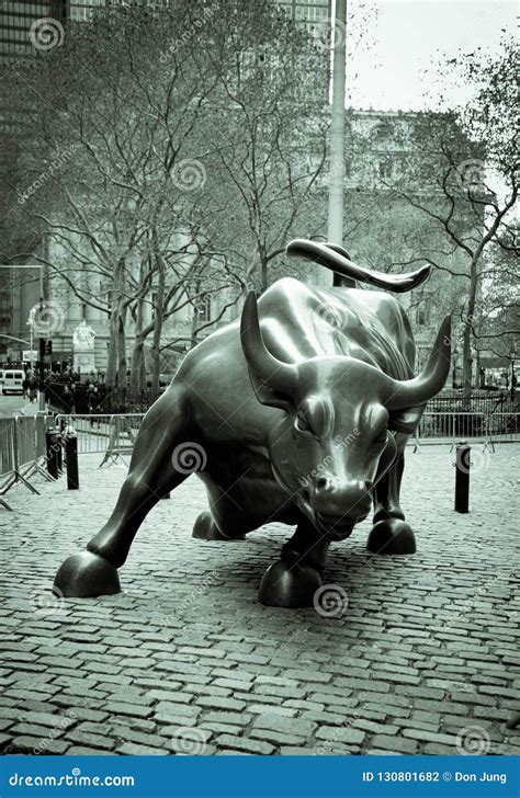 Wall Street Bull Statue on Broadway in New York City. Editorial Photography - Image of weekend ...