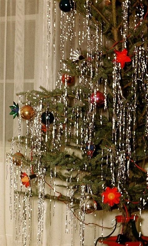 Old-Fashioned Aluminum Christmas Tree | Nifty Christmas Trees With ...