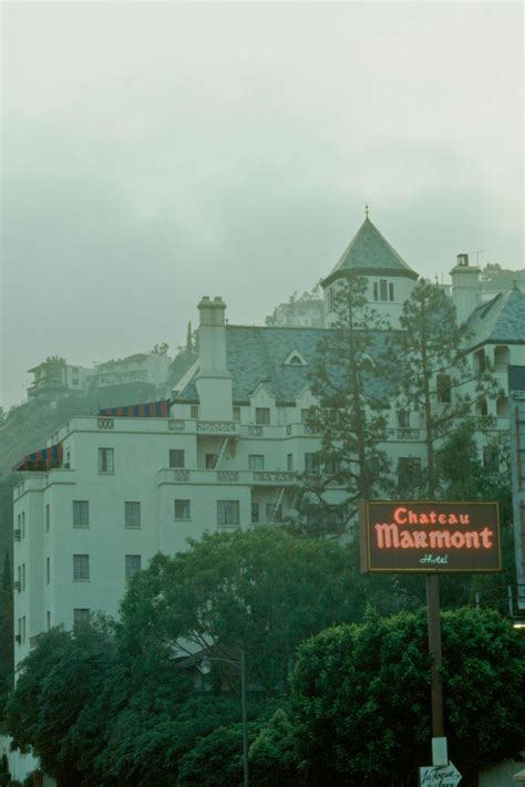 30 Rare Photographs Taken at Chateau Marmont