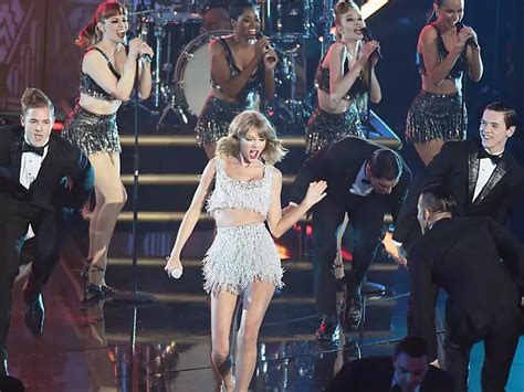 Watch Taylor Swift 'Shake It Off' During MTV VMA Performance | Business Insider India