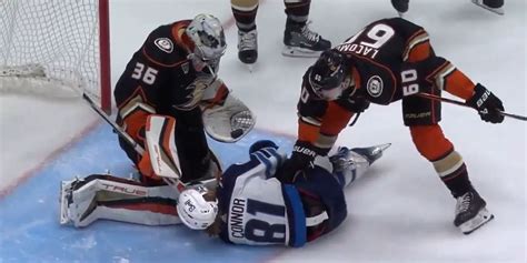 Jets' Kyle Connor Suffers Injury After Knee-on-Knee Hit