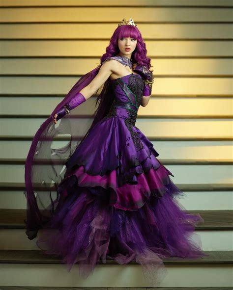 The Classic Disney Influences in the Costumes of "Descendants ...