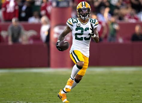 Jaire Alexander carted off with shoulder injury in Green Bay's win over ...