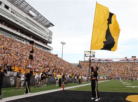 What is the Capacity of Kinnick Stadium?