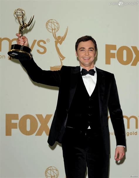 Jim Parsons, heureux, lors des 63ème Emmy Awards à Los Angeles, le 18 septembre 2011 - Purepeople