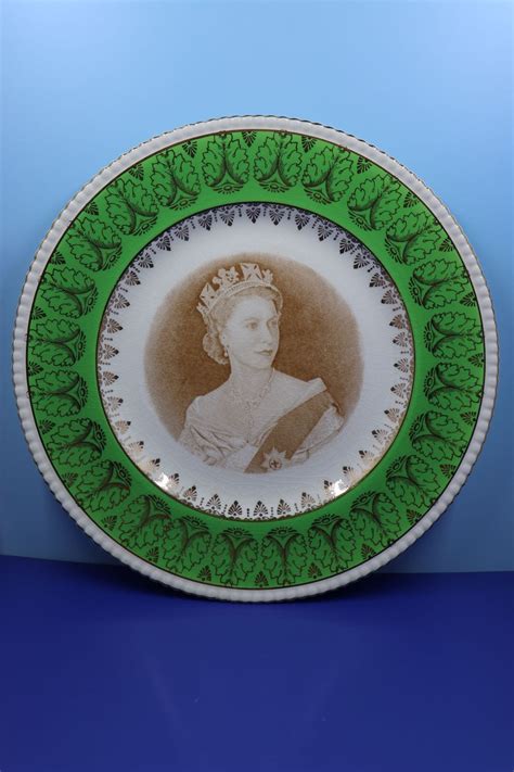 Queen Elizabeth II Coronation Plate – Ma Mère et Moi Antiques