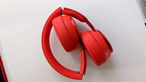 Beats Solo Pro Review: Killer Headphones with One Major Flaw – Review Geek