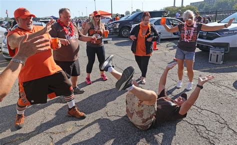 Cleveland Browns fans Tailgate at the Burke Lakefront lot, September 19, 2021 - cleveland.com