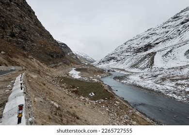 Sissu Village Kullu Manali Himachal Pradesh Stock Photo 2265727555 ...