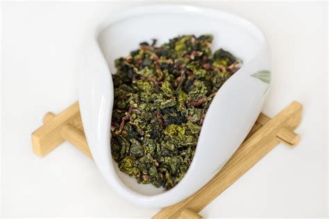 Silk Oolong Tea Leaves: High-Quality Ingredients - Physique Tea