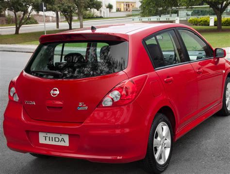 Nissan Tiida Hatchback Photos and Specs. Photo: Nissan Tiida Hatchback ...