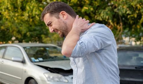 5 Symptoms of Whiplash from a Car Accident and What to Do Next ...