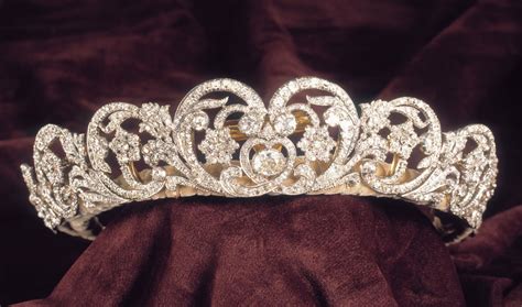 Pin by claudia garcia moura on Jewelry | Royal jewels, Royal tiaras, Diana wedding