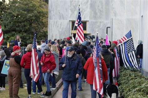 Oregon lawmaker faces expulsion in assault on state Capitol | AP News