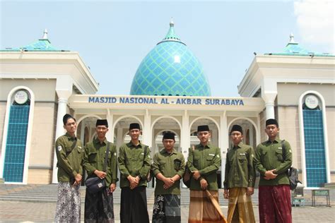 Meng-Ahlu Suffah di Serambi Masjid Al-Akbar Surabaya – Elmahrusy Media