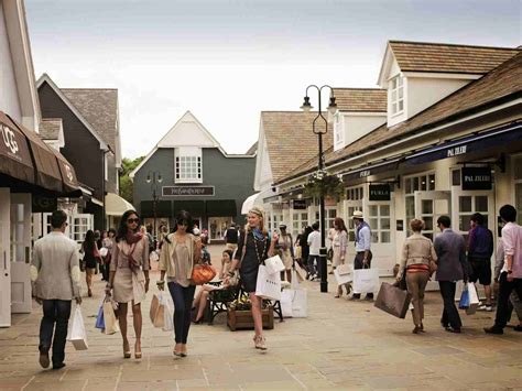 ultimate-guide-to-Bicester-Village-oxford-walking-tours - Footprints Tours