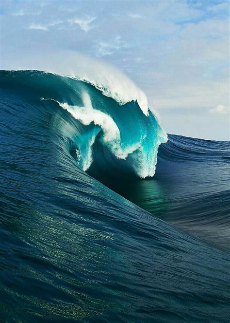 Pin by Margarita Agullo on OLAS | Surfing waves, Ocean waves, Waves