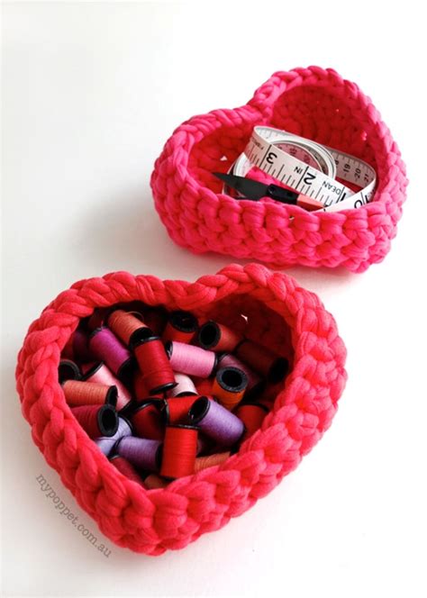 Wonderful DIY Crochet Heart Baskets