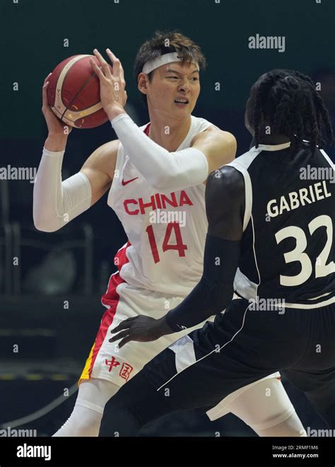 Manila, Philippines. 28th Aug, 2023. China's Wang Zhelin (L) competes ...