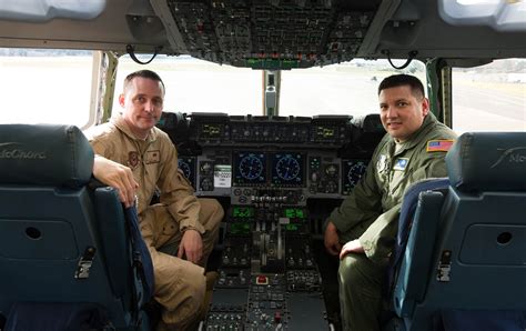 Flying crew chief fortifies total force > 446th Airlift Wing > News