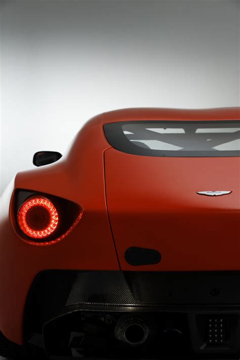 Aston Martin V12 Zagato (2011) - picture 5 of 10