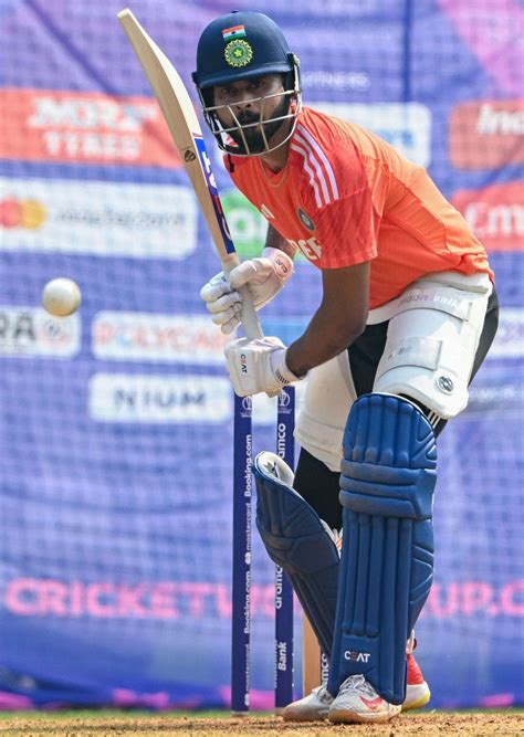 Shreyas Iyer keeps his eyes on the ball | ESPNcricinfo.com