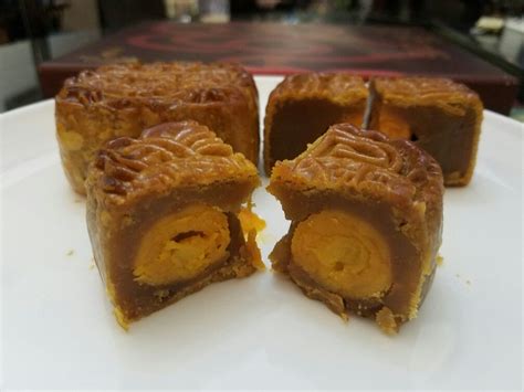 Mooncakes from Kee Wah Bakery - Hong Kong. | Desserts, Types of desserts, Bakery