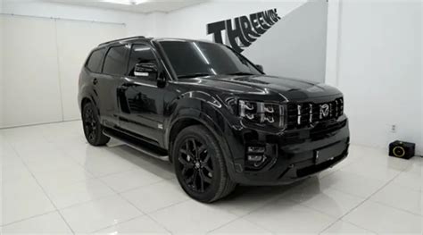 5 Pictures Of A Blacked-Out Kia Mohave SUV