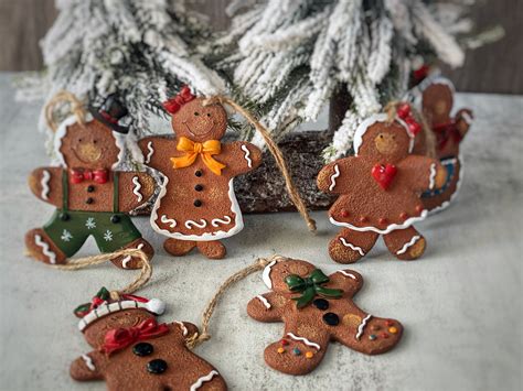 Christmas Gingerbread Man Tree Decoration gingerbread Men ...