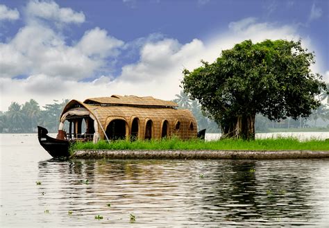 5 Nights 6 Days Kerala Honeymoon Package with Houseboat Stay