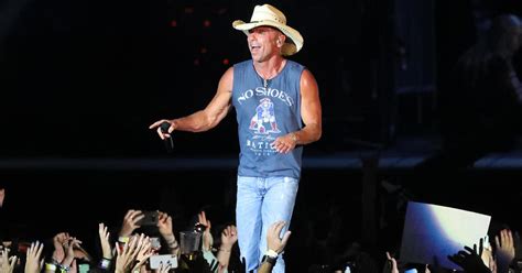 'Traffic Alert!': Drivers told to plan ahead for Kenny Chesney concerts ...