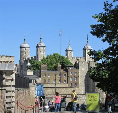 Guided Tour around Movie Sites in London