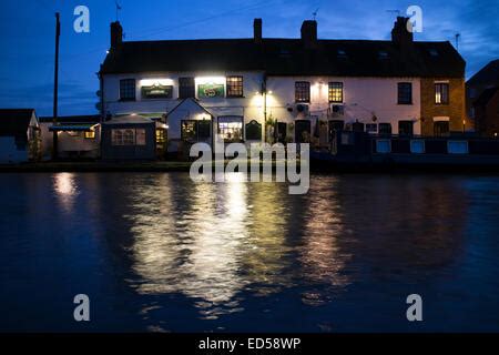 The Cape of Good Hope pub, Grand Union Canal, Warwick, UK Stock Photo - Alamy