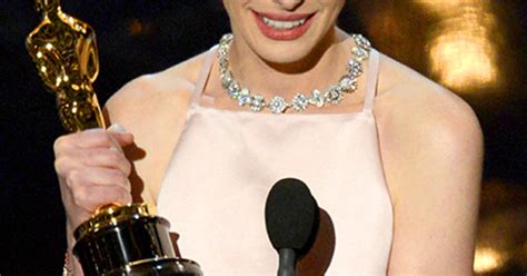 Anne Hathaway Practiced Her Oscar Speech a Lot to Be More Likable - Us Weekly