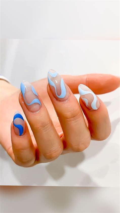 Squiggly Nails- Checkout this new Nail Art Trend | FWD Life Magazine