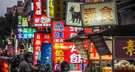 The Top 9 Night Markets in Kaohsiung (& what to eat at each one!) - Spiritual Travels