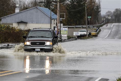 Stillaguamish River crests; more flooding depends on rain | HeraldNet.com