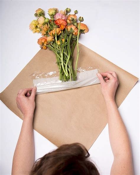 12 Flower Arranging Tricks That Make You Feel Like a Pro | How to wrap ...