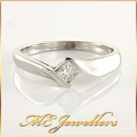 Ladies 18k White Gold Princess cut Ring - ME Jewellers