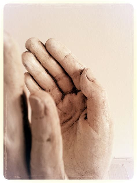 Beautiful abstract hand sculpture. €120,00, via Etsy. | Escultura ...