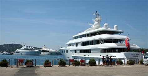 File:Three luxury yachts - Lady Anne, Lady Moura and Pelorus.jpg ...