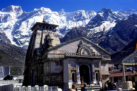 Kedarnath Temple : How Kedarnath temple survived the flood and 400 ...