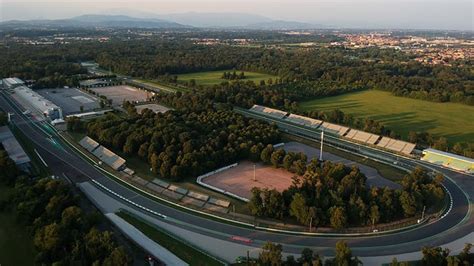 Parabolica di Monza: ecco come ha cambiato aspetto | Pirelli.com