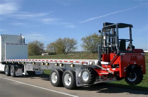 Five Applications Of A Flatbed Truck With Forklift - Style Motivation